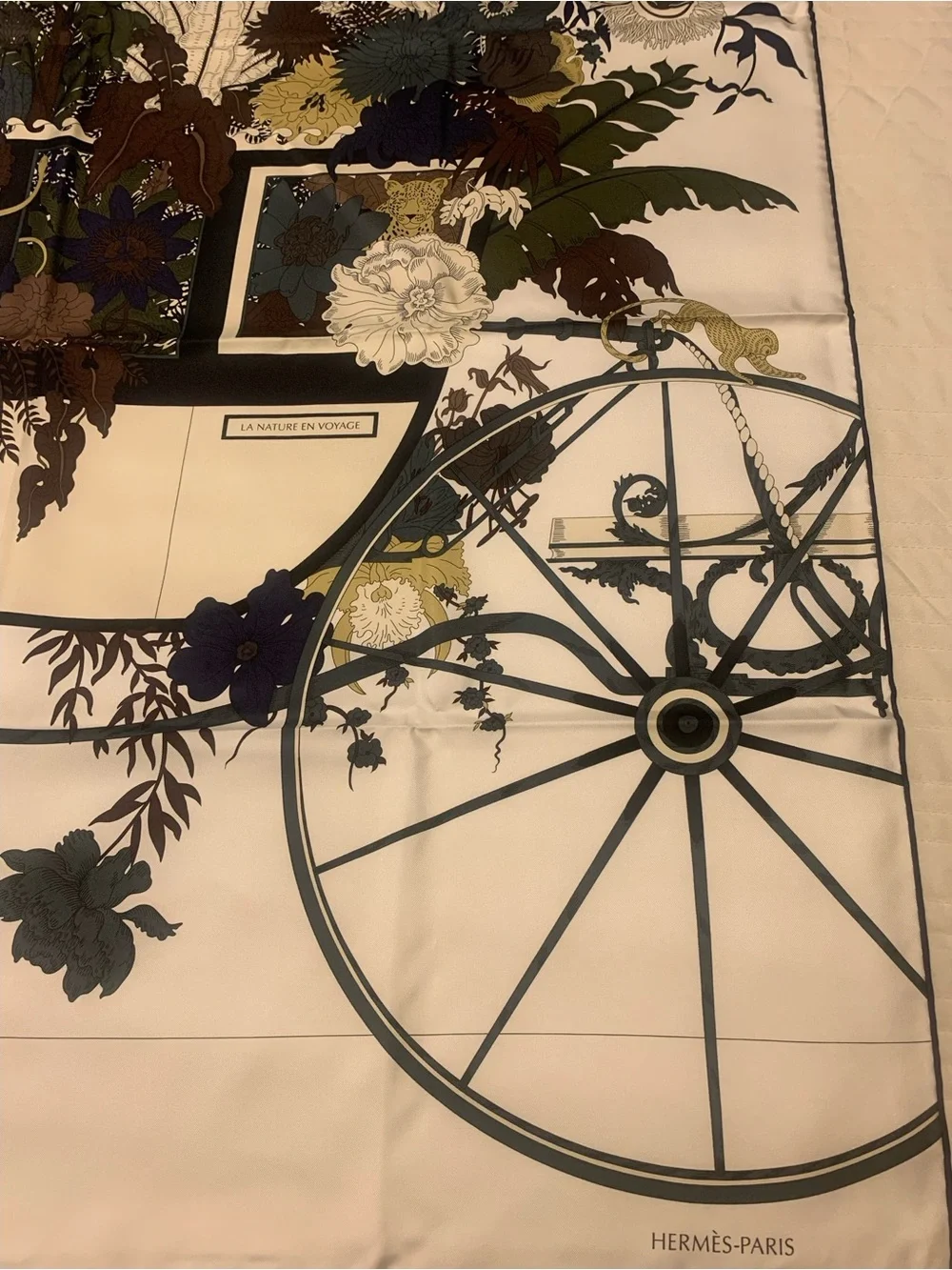 NWT - Hermes - La Nature en Voyage Scarf 90 - Blanc/Vert Loden